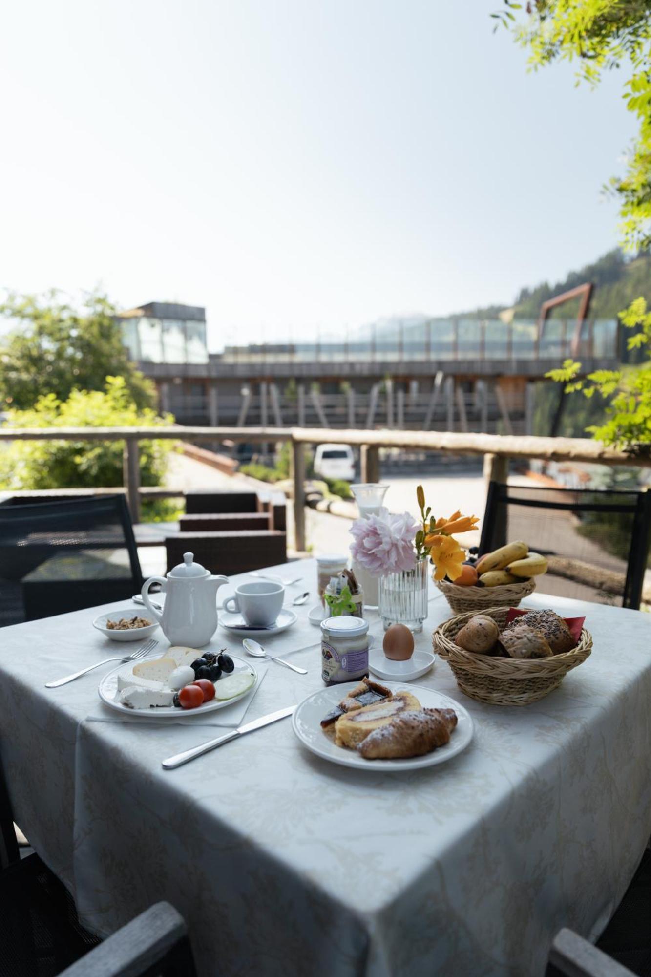 Luech Da Pcei Hotel San Cassiano  Buitenkant foto