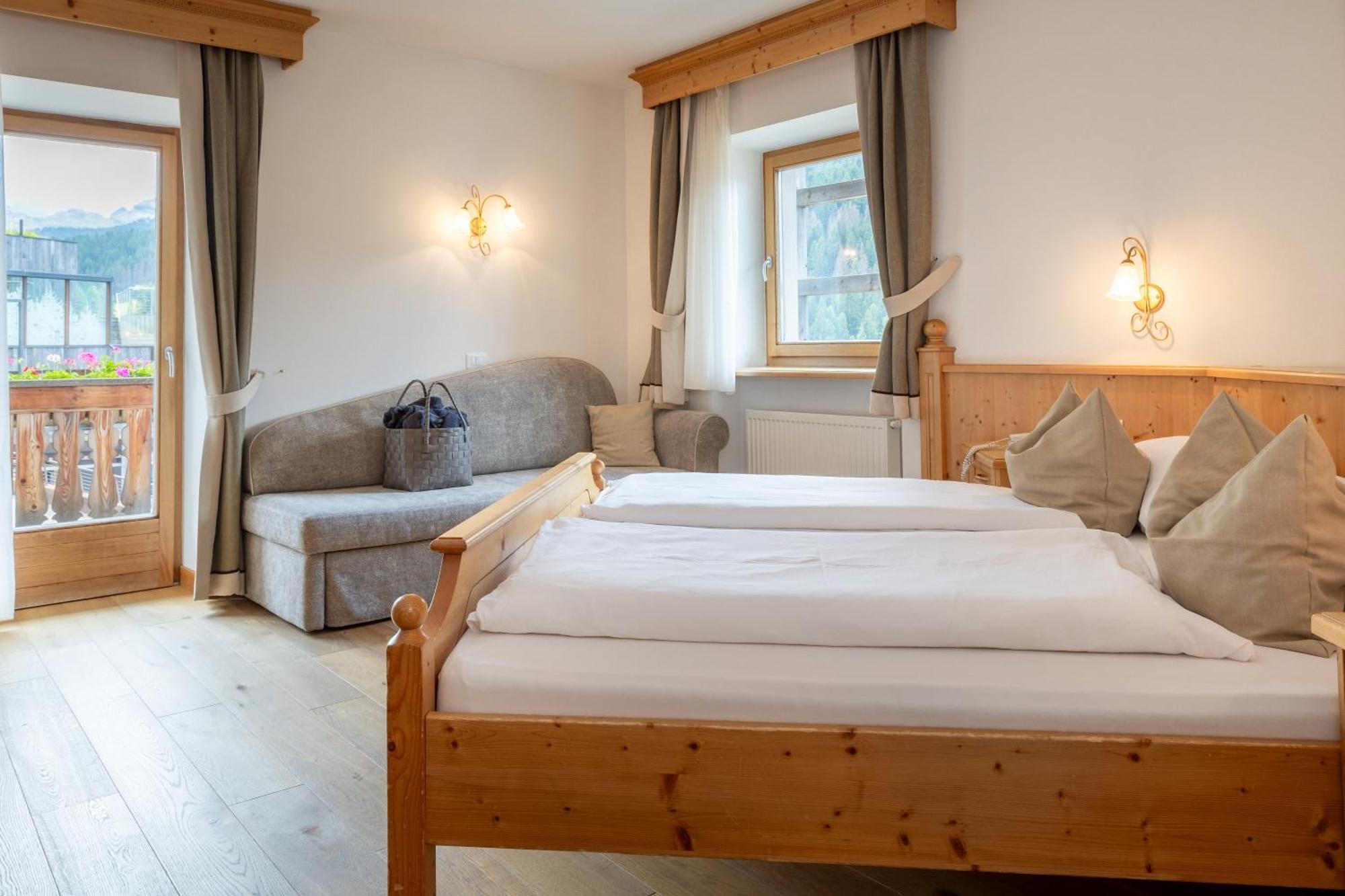 Luech Da Pcei Hotel San Cassiano  Buitenkant foto