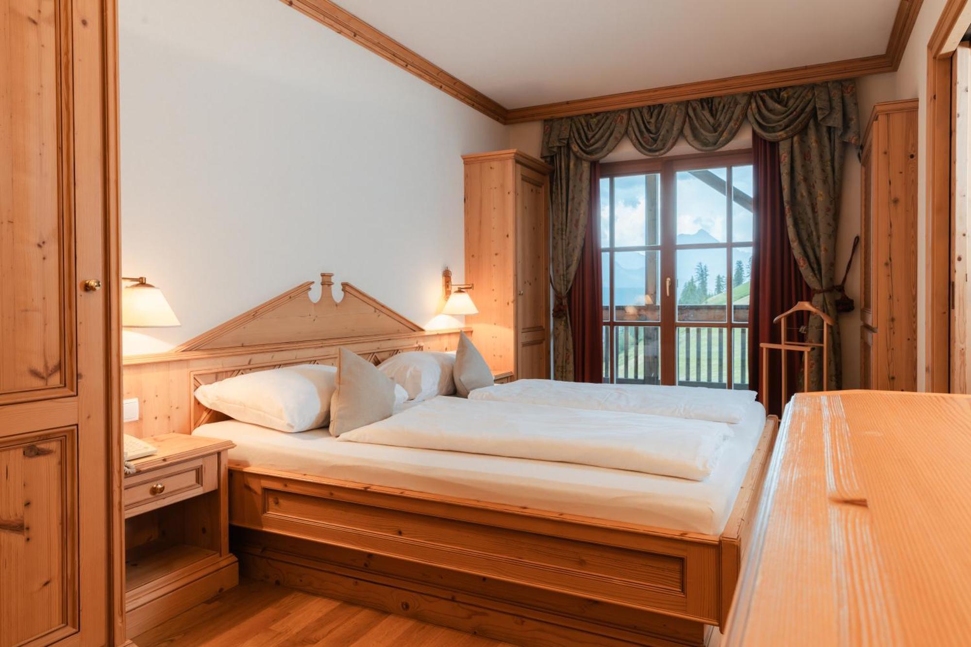Luech Da Pcei Hotel San Cassiano  Buitenkant foto